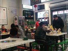 大堂-晓彭肥肠鸡·泡椒鸡火锅(水木天地店)