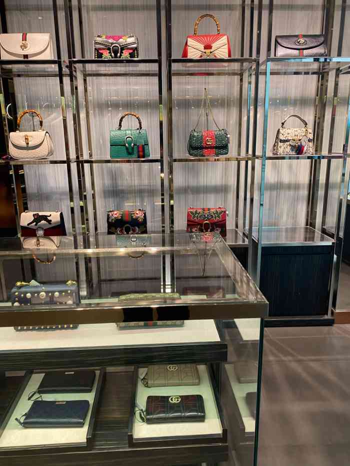 gucci(首创奥特莱斯店)-"中秋和国庆都在同一天了,你找到那个陪你穿.