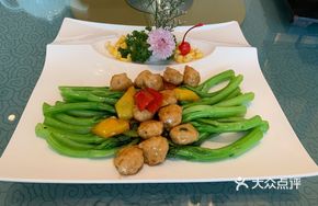 Bok Choy Stir-fried with Loach Fish Balls