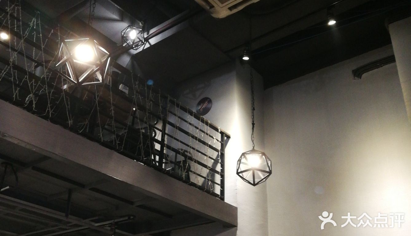 特别推荐牛肉小串，烤冷面和护心肉。服务：真心好