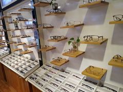 -MiRi眼镜·蔡司·星趣控·尼康控优点视觉合作店(南京东路店)