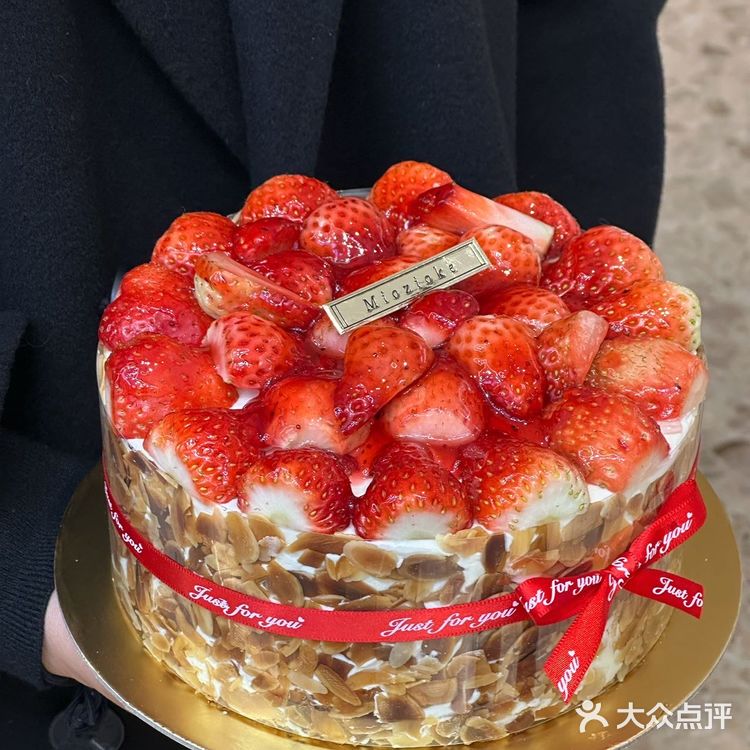 谁能拒绝可可爱爱🥰的草莓蛋糕哇⁉️