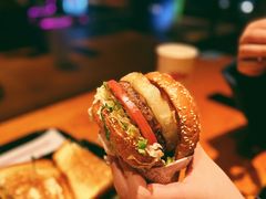 -The Habit Burger Grill 哈比特汉堡(复兴soho店)