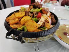 特色炕锅羊肉-撒拉人家.酸菜牦牛肉火锅