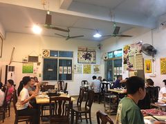 大堂-华哥新鲜猪精品美食