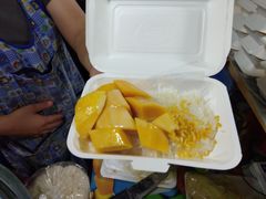 -芒果糯米饭摊子