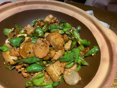 碾辣椒炒肉-吃饭皇帝大土家民族菜(正大广场店)