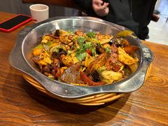 -愉肴麻辣香锅(中山路店)