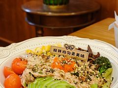 夏威夷牛油果金枪鱼波奇饭-秘密旅行Bonjour(黑金冠 江南西店)