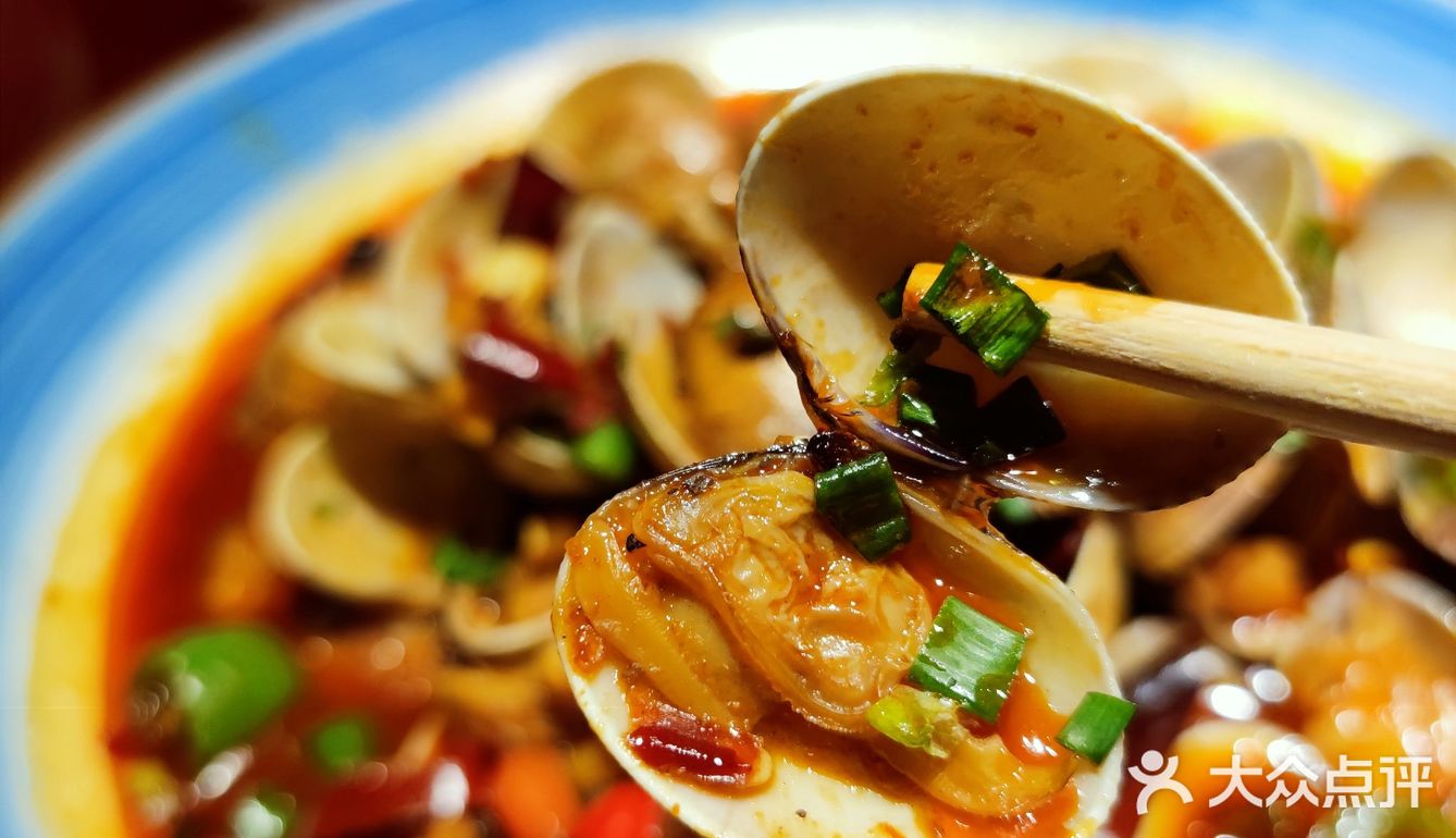 在古朴的小酒馆里，享受超级正宗的烧烤😋