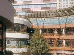 -瑞虹新天地月亮湾