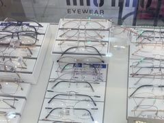 -美式眼镜·授权蔡司.依视路.尼康.豪雅.明月(人民广场店)