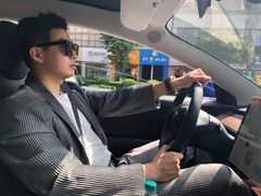 -TESLA 特斯拉(上海太古汇体验店)