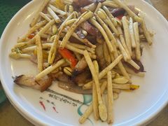 花生苗炒烧肉-新庆嫂渔港