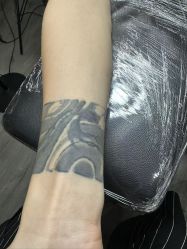 -龙之吻专业刺青·手工耳洞·纹身去色