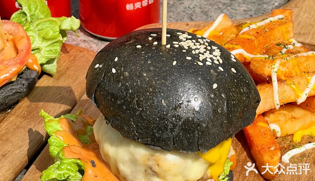 苏州有口福了‼️首家美式黑汉堡🍔超厚牛肉饼还会爆汁