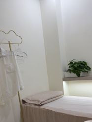 -苗方清颜专业祛痘·皮肤管理