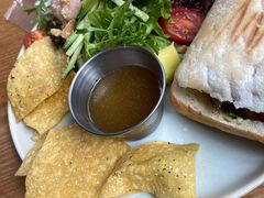 牛肉馅饼配迷你沙拉-HELLO 27 意面·沙拉·帕尼尼