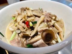 鲜鹿茸菇焖肉-大碗先生(万科金色梦想店)