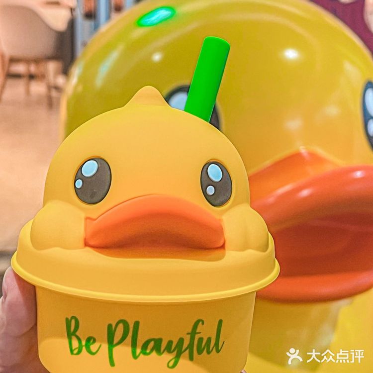都给我冲奈雪新品‼️小黄鸭联名好喝&可爱