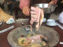-姚记抚仙湖野生菌石锅鱼庄