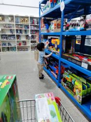 -逝水玩具折扣店