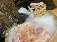 -洪氏嗨捞·广东猪肚鸡·椰子鸡火锅(西咸万象城店)