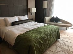 -上海滴水湖皇冠假日酒店