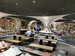 -钟书阁(珍园店)