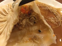 陈士荣蟹黄汤包-鸿运酒楼