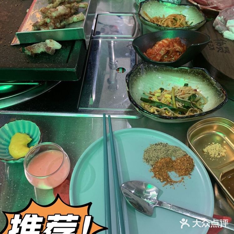 真是绝配，我们还加了份生菜。肉的分量很足