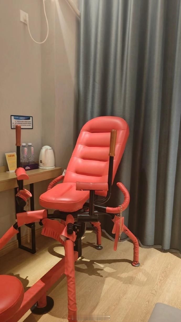 酒店这个椅子是干嘛用的?​​​