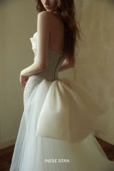 点击看大图 -Renee芮亦婚纱
