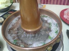 -洞庭洲·防空洞火锅·铜锅涮肉·烧烤(新百广场店)