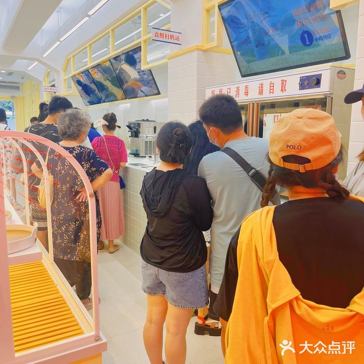 北京首店“红星前进面包牛奶有限公司”开业啦～面包脑袋速冲