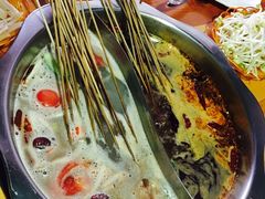 -何氏串串香火锅(翠亨店)