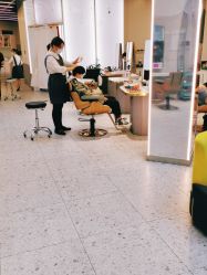 -PE SALON 