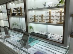 -翰佐蔡司小乐圆·依视路星趣控·暴龙眼镜折扣店