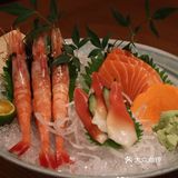 氛围感满满的初居食屋，一起去try try吧。 