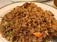 老坛酸菜烧肉虾仁炒饭-食大利香港茶餐厅(南亚风情第一城店)