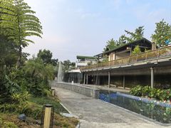 -茅草房·河畔园林火锅