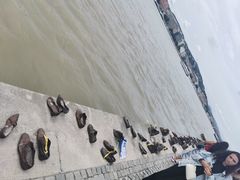 -多瑙河畔鞋履雕塑