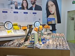 -天空之镜眼镜店蔡司依视路配镜授权零售店(望京颐堤港店)