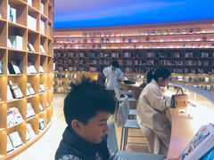 -新华文创·光的空间
