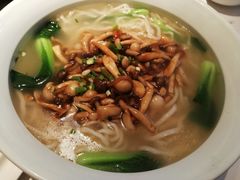 棵白菜烩香菇-虹泥小厨(南国花园总店)