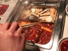 牛油麻辣锅底-海底捞火锅鲜切牛肉主题店(长寿路店)