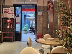 -必胜客(上海华谊新所店)