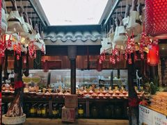 -帅巴人舅母子腊蹄民俗村