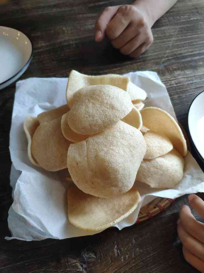 整体比较清淡,越南人是不是喜欢吃生豆芽?米粉里薄饼里到处都是豆芽