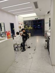 -PE SALON